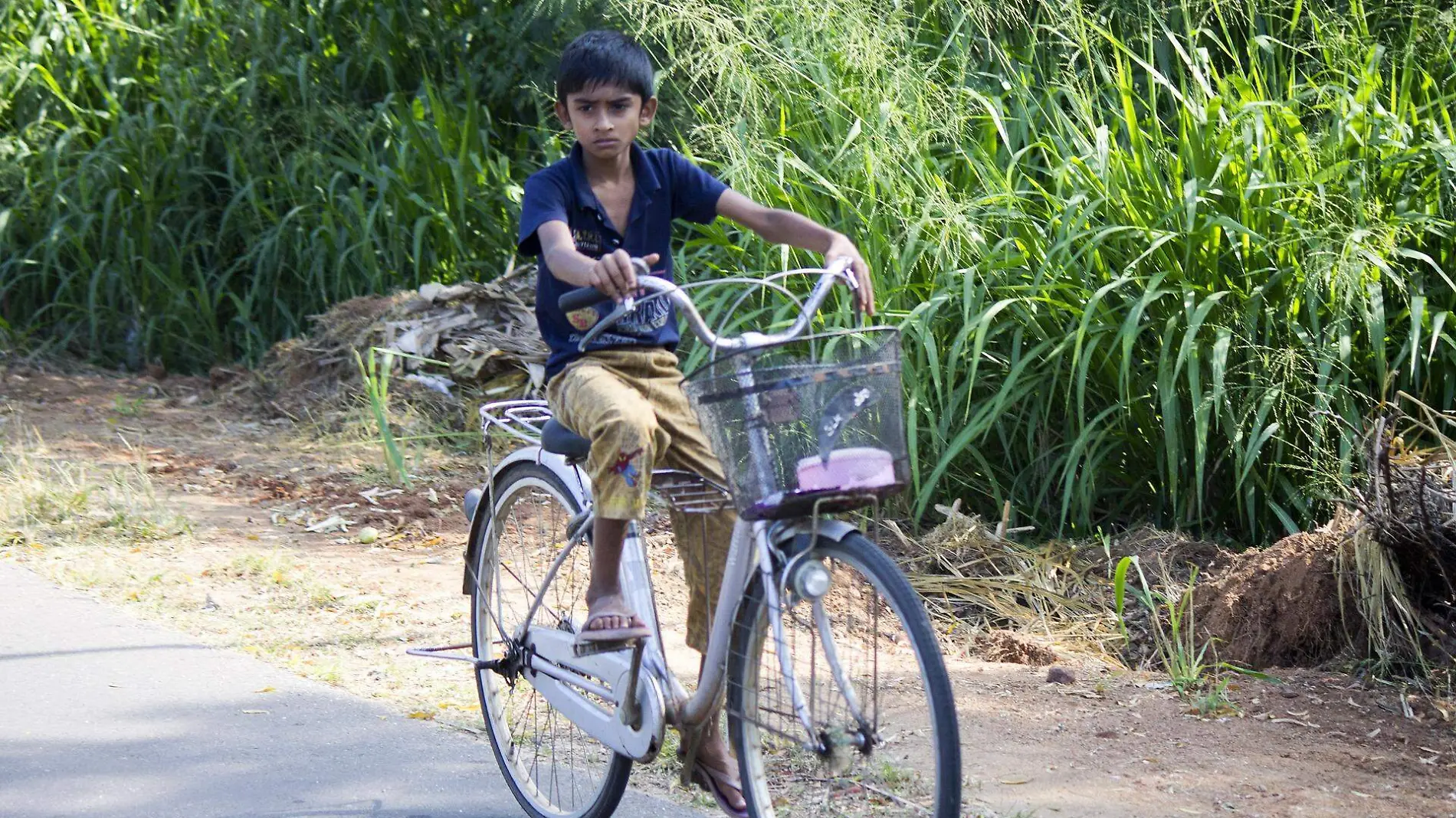 Niño en bicicleta